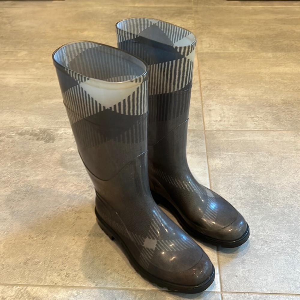 Burberry Rainboots size 38
